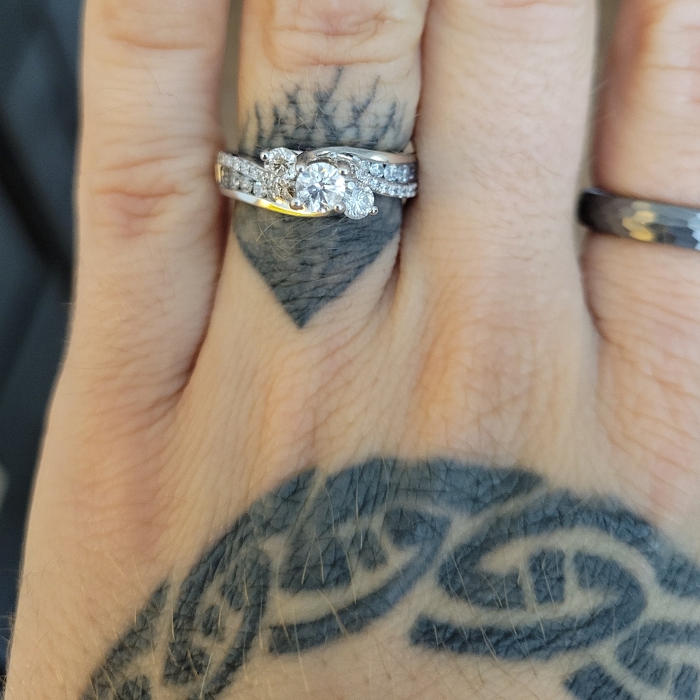 14kt white gold diamond ring